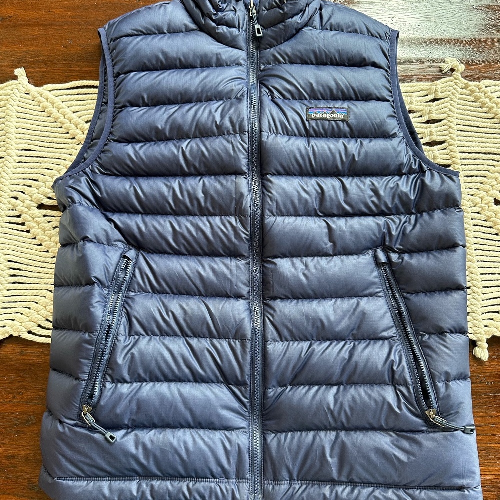 Patagonia mens navy down vest